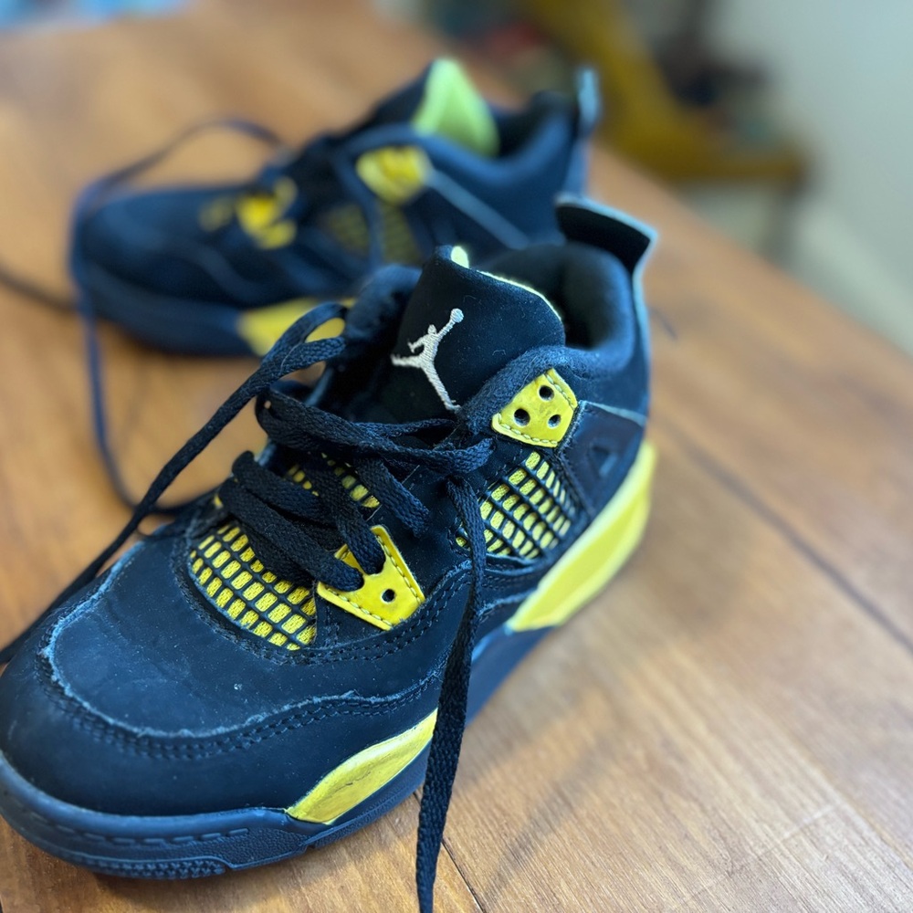 Nike Kids Retro Thunder Black Yellow Suede Jordan Midtops 11 EUC